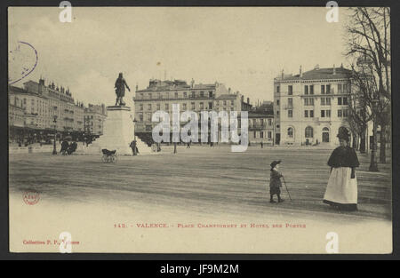Valence - Place Championnet et Hôtel des Postes: Una fotografia d'epoca di Place Championnet e del Hôtel des Postes a Valence, Francia, che mette in risalto la bellezza architettonica della città. Foto Stock