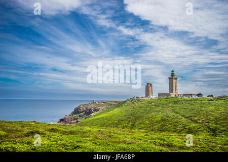 Francia, Bretagna COTES D'Armor dipartimento, Cap Fréhel fari, xvii secolo Tour Vauban accanto al faro costruito nel 1950 Foto Stock