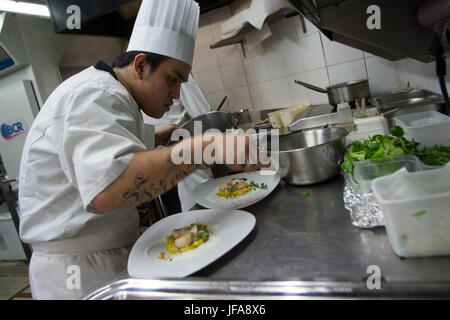 Ristorante Senderens, Alain Senderens (2 dicembre 1939 - 25 giugno 2017) è stato un leader francese chef e praticante di Nouvelle Cuisine. Le Figaro accreditato come inventore di cibo e vino abbinamenti. Foto Stock