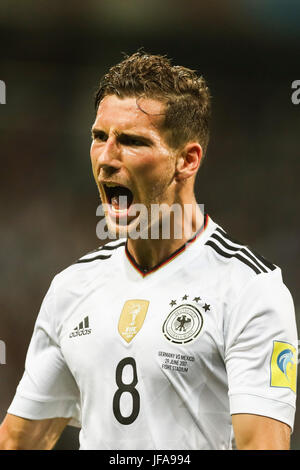 Sochi, Russia. Il 29 giugno, 2017. Leon Goretzka di Germania celebra il suo obiettivo durante la semifinale partita del 2017 FIFA Confederations Cup contro il Messico a Sochi, Russia, 29 giugno 2017. La Germania ha vinto 4-1. Credito: Wu Zhuang/Xinhua/Alamy Live News Foto Stock