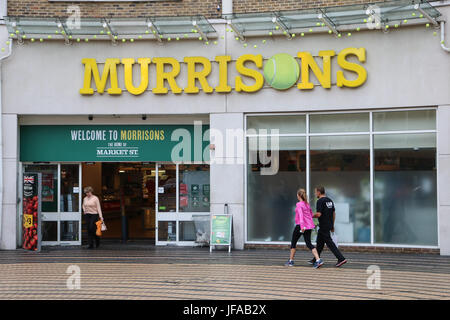 Londra, Regno Unito. Il 30 giugno, 2017. La filiale locale di supermercati britannica Morrisonsis rinominata in onore del british tennis famiglia e fratelli Andy Murray e Jamie Murray Credito: amer ghazzal/Alamy Live News Foto Stock