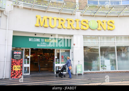 Londra, Regno Unito. Il 30 giugno, 2017. La filiale locale di supermercati britannica Morrisonsis rinominata in onore del british tennis famiglia e fratelli Andy Murray e Jamie Murray Credito: amer ghazzal/Alamy Live News Foto Stock