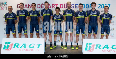 Duesseldorf, Germania. Il 29 giugno, 2017. Il team Orica-Scott a Duesseldorf in Germania, 29 giugno 2017. Foto: Daniel Karmann/dpa/Alamy Live News Foto Stock