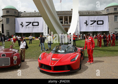 Goodwood, UK. Il 30 giugno, 2017. Ferrari settantesimo anniversario Credito: Malcolm Greig/Alamy Live News Foto Stock