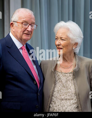 Waterloo, Belgio. Il 29 giugno, 2017. Il Re Alberto e la Regina Paola del Belgio frequentare l'ottantesimo compleanno della Regina Paola a Waterloo, Belgio, 29 giugno 2017. Foto: Patrick van Katwijk, point de vue fuori - nessun filo SERVICE - foto: Patrick van Katwijk/Olandese Photo Press/dpa/Alamy Live News Foto Stock