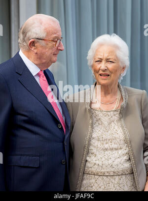 Waterloo, Belgio. Il 29 giugno, 2017. Il Re Alberto e la Regina Paola del Belgio frequentare l'ottantesimo compleanno della Regina Paola a Waterloo, Belgio, 29 giugno 2017. Foto: Patrick van Katwijk, point de vue fuori - nessun filo SERVICE - foto: Patrick van Katwijk/Olandese Photo Press/dpa/Alamy Live News Foto Stock