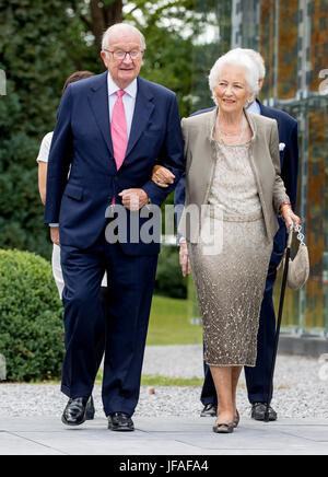 Waterloo, Belgio. Il 29 giugno, 2017. Il Re Alberto e la Regina Paola del Belgio frequentare l'ottantesimo compleanno della Regina Paola a Waterloo, Belgio, 29 giugno 2017. Foto: Patrick van Katwijk, point de vue fuori - nessun filo SERVICE - foto: Patrick van Katwijk/Olandese Photo Press/dpa/Alamy Live News Foto Stock