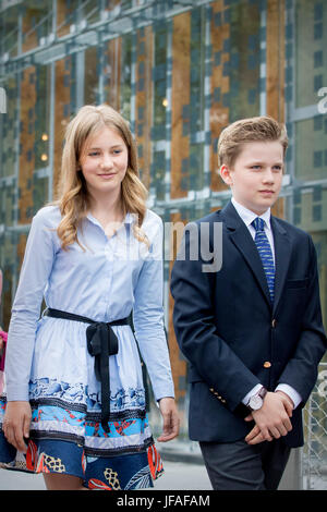 Waterloo, Belgio. Il 29 giugno, 2017. La Principessa Elisabetta e il Principe Gabriel del Belgio frequentare l'ottantesimo compleanno della Regina Paola a Waterloo, Belgio, 29 giugno 2017. Foto: Patrick van Katwijk, point de vue fuori - nessun filo SERVICE - foto: Patrick van Katwijk/Olandese Photo Press/dpa/Alamy Live News Foto Stock