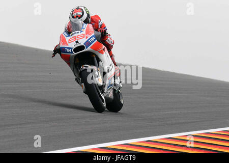 Hohenstein-ernstthal, Germania. Il 30 giugno, 2017. Jorge Lorenzo della Spagna e il Team Ducati in azione durante il MotoGp di Germania - Libere al Sachsenring circuito su Giugno 30, 2017 in Hohenstein-ernstthal, Germania. Credito: marco iorio/Alamy Live News Foto Stock