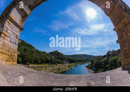 Un ponte span è fotografato lente fisheye Foto Stock