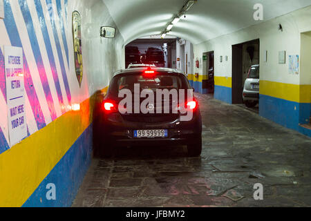 Parcheggio sotterraneo di Firenze, Italia. Foto Stock