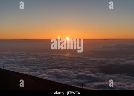 Tramonto a Maui vista dalla sommità di Haleakala Foto Stock