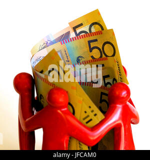 Australian cinquanta dollari note circondato da alimentata nelle figure. Foto Stock