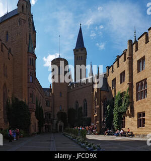 Cortile del Castello di Hohenzollern Castello Foto Stock