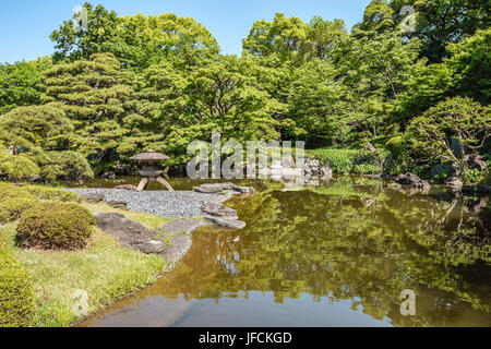 Giardino Ninomaru presso i Giardini Orientali del Palazzo Imperiale, Tokyo, Giappone Foto Stock