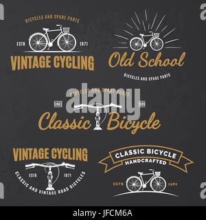 Set di vintage bicicletta da strada etichette, emblemi, stemmi o loghi su grunge sfondo nero. Artigianali di riparazione di biciclette, servizio e classic club di bicicletta Illustrazione Vettoriale