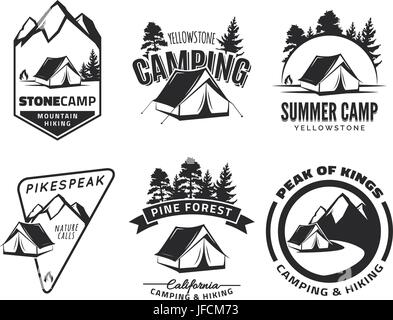 Set di vintage campeggio e outdoor adventure emblemi, loghi e distintivi. Tenda nella foresta o sulle montagne. Attrezzature per il campeggio. Vettore. Illustrazione Vettoriale