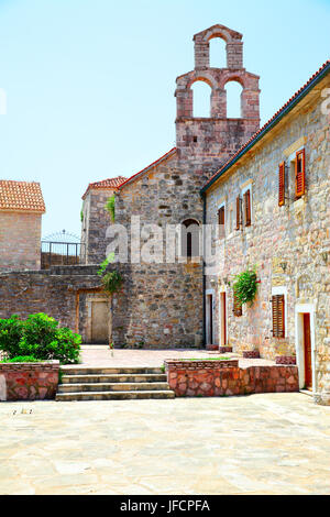 Chiesa di Santa Maria in Punta e Chiesa di San Sava nella città vecchia di Budva, Montenegro Foto Stock