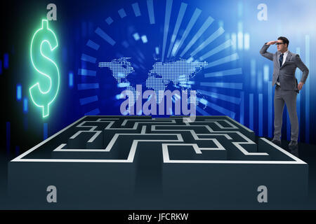 Uomo che cerca di raggiungere dollari attraverso il labirinto Foto Stock