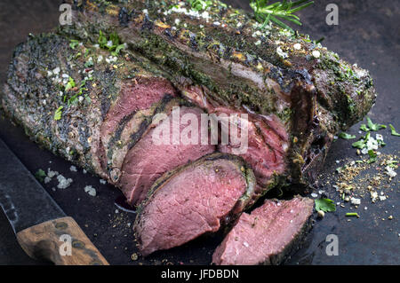 Di Cervo sul vecchio foglio di metallo Foto Stock