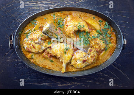 Bouillabaisse nel paiolo di rame Foto Stock