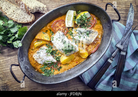 Bouillabaisse nel paiolo di rame Foto Stock