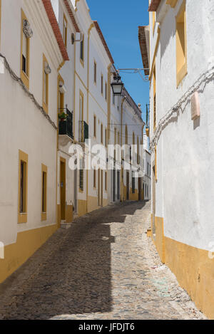 Vecchia strada di Evora città in Portogallo Foto Stock