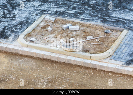 Coperchio del canale in fondamenta in calcestruzzo. Foto Stock