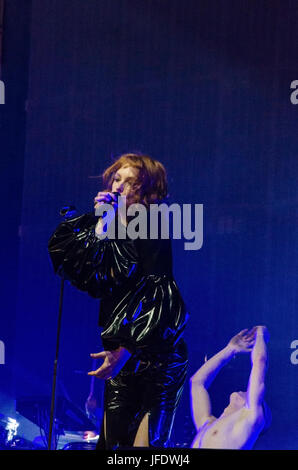 GoldFrapp riprodurre il John Peel stage al Glastonbury Festival of Contemporary Performing Arts 2017 Foto Stock