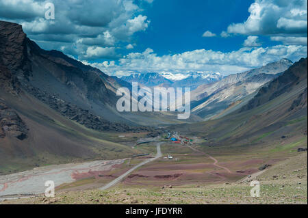 Mountain Pass tra Mendoza e Santiago, Ande, Argentina, Sud America Foto Stock