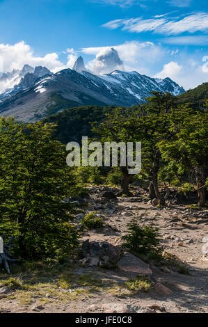 Trek fino a Mount Fitzroy dal patrimonio mondiale dell'Unesco El Chalten, Argentina, Sud America Foto Stock