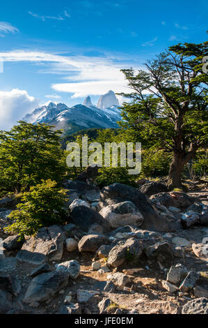 Trek fino a Mount Fitzroy dal patrimonio mondiale dell'Unesco El Chalten, Argentina, Sud America Foto Stock