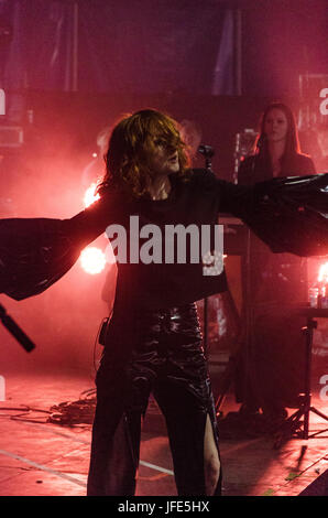 GoldFrapp riprodurre il John Peel stage al Glastonbury Festival of Contemporary Performing Arts 2017 Foto Stock