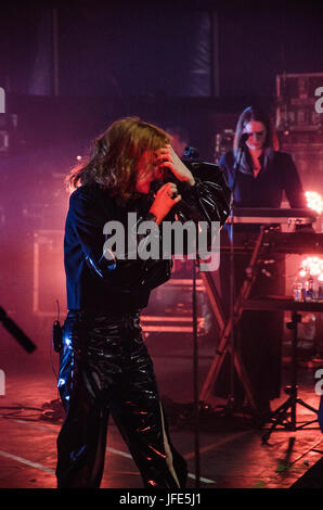 GoldFrapp riprodurre il John Peel stage al Glastonbury Festival of Contemporary Performing Arts 2017 Foto Stock