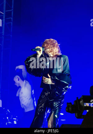 GoldFrapp riprodurre il John Peel stage al Glastonbury Festival of Contemporary Performing Arts 2017 Foto Stock