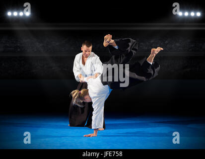 Arti marziali fighters in sports hall Foto Stock