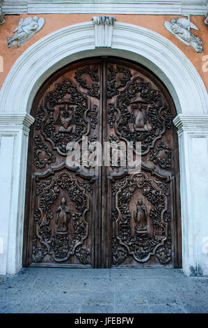 Chiusura del cancello di ingresso del San Augustin, Intramuros, Manila, Luzon, Filippine Foto Stock