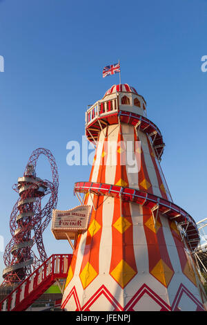 Inghilterra, Londra, Stratford, Queen Elizabeth Olympic Park, ArcelorMittal Orbit Scultura e Helter Skelter Foto Stock