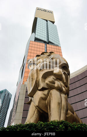 Cina, Macau, MGM Hotel and Casino, statua di Lion Foto Stock