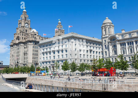 Inghilterra, Merseyside, Liverpool, Pier Head, Le Tre Grazie edifici, Royal Liver e Cunard e il porto di Liverpool edifici Foto Stock