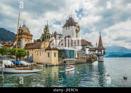 La Svizzera, Oberhofen città sul lago di Thun Foto Stock