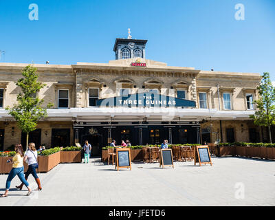 I Tre Guinea, Pub-Resturant, lettura della stazione ferroviaria di Reading, Berkshire, Inghilterra Foto Stock