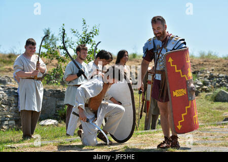 HISTRIA,CONSTANTA, Romania - 25 giugno 2017.autentica esperienza a Histria fortezza con lo stile di vita e le tattiche di romani e Daci.Parte del Tour X Foto Stock