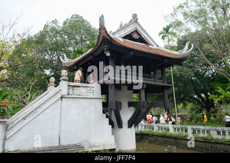 Pagoda su un pilastro ad Hanoi, in Vietnam, in Asia Foto Stock