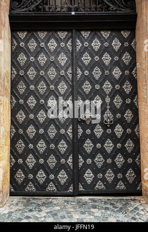 Antiche porte in legno e porte . Foto Stock