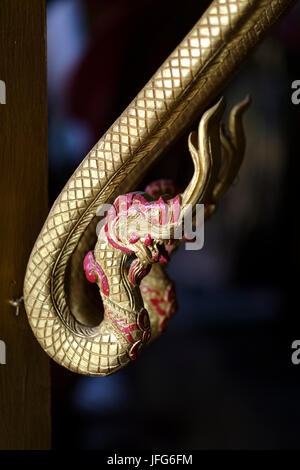 Naga testa al Wat Xieng Thong tempio buddista a Luang Prabang, Laos, Asia Foto Stock