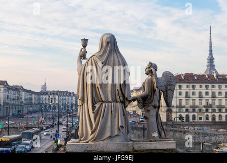 Torino, Italia - Gennaio 2016: fede statua Foto Stock