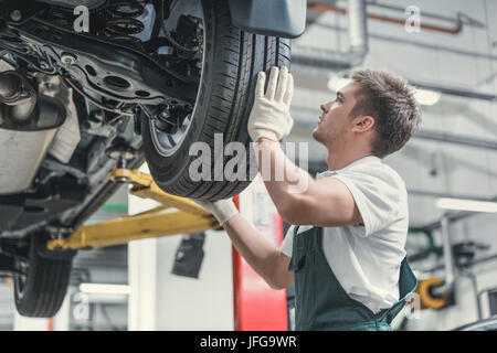 Mechanic nel servizio Foto Stock