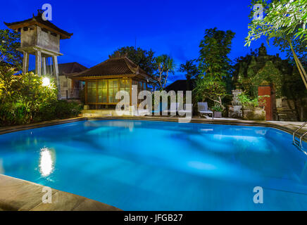 Piscina in hotel su isola di Bali Indonesia Foto Stock