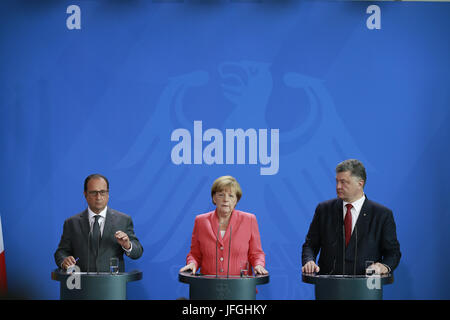 Merkel incontra Hollande e Poroschenko a Berlino. Foto Stock